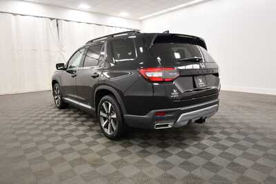 2025 Honda Pilot, $50349. Photo 4