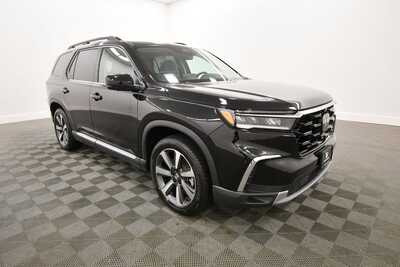 2025 Honda Pilot, $50349. Photo 9