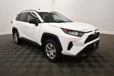 2021 Toyota RAV4, $26349. Photo 10