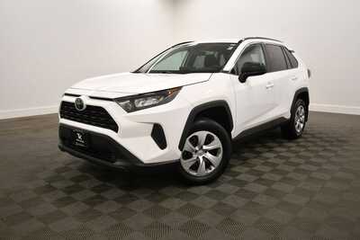2021 Toyota RAV4, $26349. Photo 2