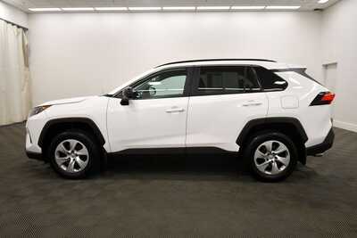 2021 Toyota RAV4, $26349. Photo 4