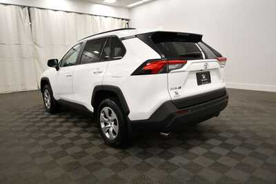 2021 Toyota RAV4, $26349. Photo 5