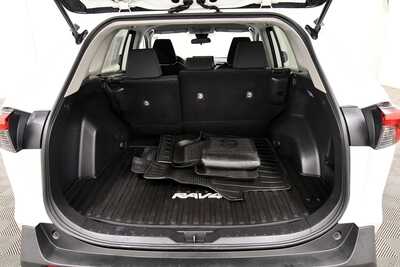 2021 Toyota RAV4, $26349. Photo 7