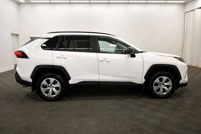 2021 Toyota RAV4, $26349. Photo 9