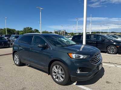 2019 Ford Edge, $19349. Photo 2