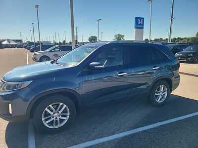 2014 Kia Sorento, $14345. Photo 2