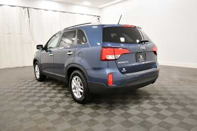 2014 Kia Sorento, $12349. Photo 5