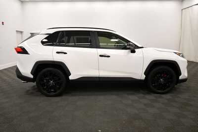 2019 Toyota RAV4, $22349. Photo 9