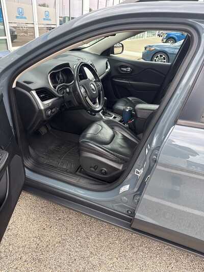 2015 Jeep Cherokee, $11345. Photo 3