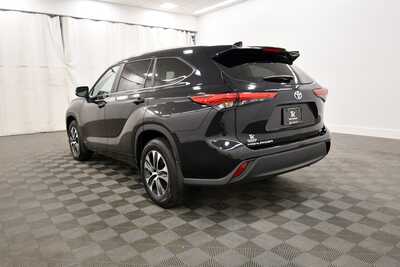 2023 Toyota Highlander, $45349. Photo 5