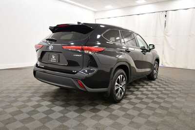 2023 Toyota Highlander, $45349. Photo 8