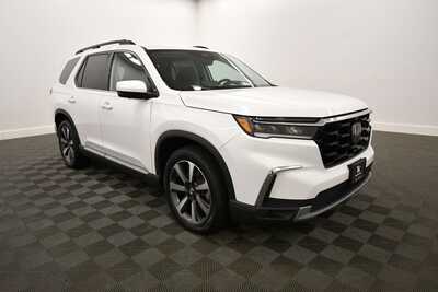 2023 Honda Pilot, $40349. Photo 10
