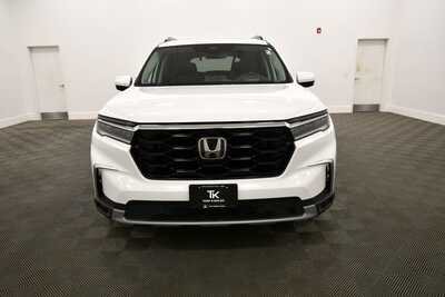 2023 Honda Pilot, $40349. Photo 11