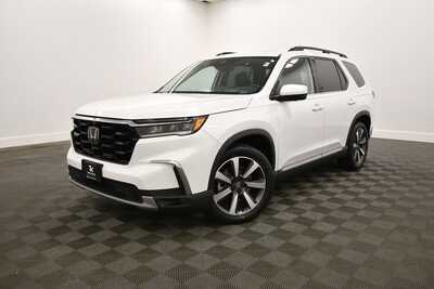 2023 Honda Pilot, $40349. Photo 2