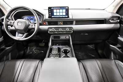 2023 Honda Pilot, $40349. Photo 3