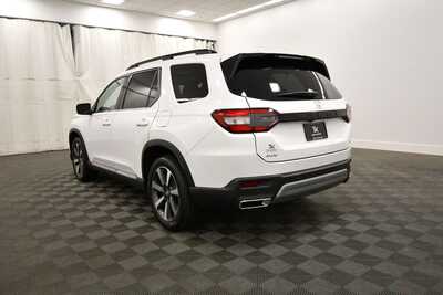 2023 Honda Pilot, $40349. Photo 5