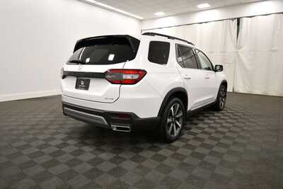 2023 Honda Pilot, $40349. Photo 8