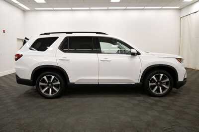 2023 Honda Pilot, $40349. Photo 9