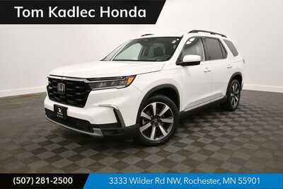 2023 Honda Pilot, $40349. Photo 1
