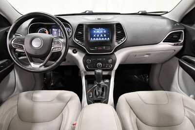 2021 Jeep Cherokee, $17349. Photo 3