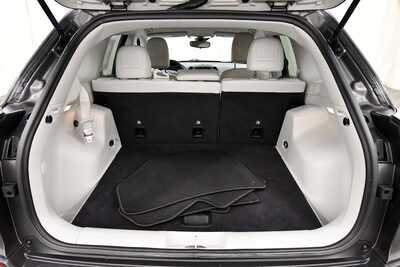 2021 Jeep Cherokee, $17349. Photo 7