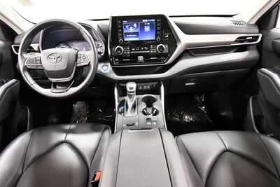 2022 Toyota Highlander, $41849. Photo 3