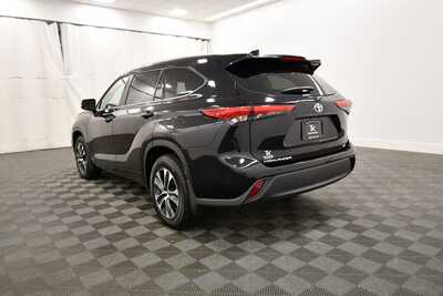 2022 Toyota Highlander, $41849. Photo 5