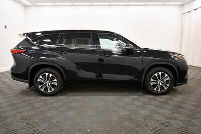 2022 Toyota Highlander, $41849. Photo 9