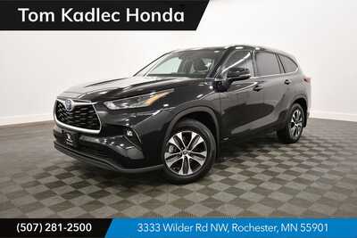 2022 Toyota Highlander, $41849. Photo 1