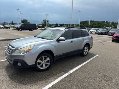 2013 Subaru Outback, $12349. Photo 2