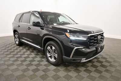 2023 Honda Pilot, $41349. Photo 10