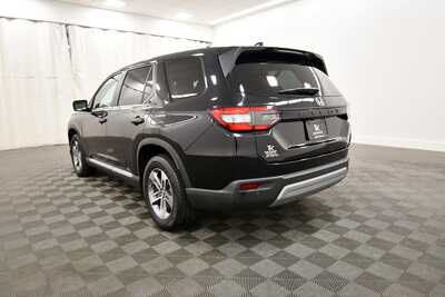 2023 Honda Pilot, $41349. Photo 5