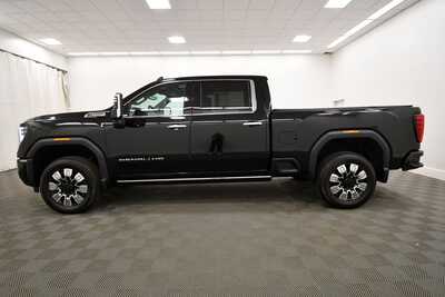 2024 GMC 2500 Crew Cab, $67849. Photo 4