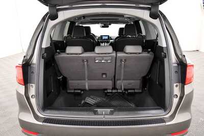 2018 Honda Odyssey, $16849. Photo 7