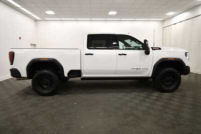 2024 GMC 2500 Crew Cab, $82349. Photo 10