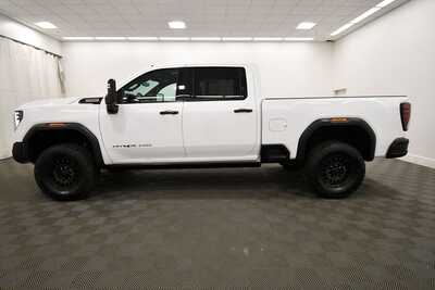 2024 GMC 2500 Crew Cab, $82349. Photo 4