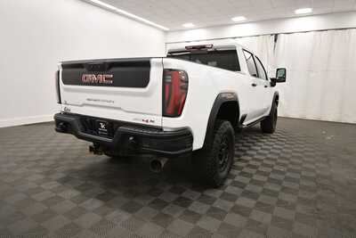 2024 GMC 2500 Crew Cab, $82349. Photo 9