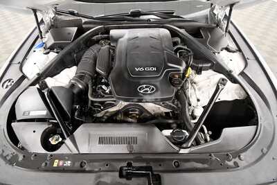 2015 Hyundai Genesis, $13649. Photo 12