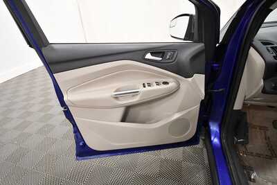 2015 Ford Escape, $8272. Photo 12