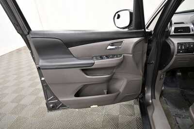 2015 Honda Odyssey, $15349. Photo 11