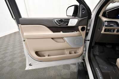 2023 Lincoln Navigator, $58849. Photo 12