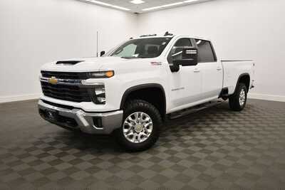 2024 Chevrolet 3500 Crew Cab, $56145. Photo 2