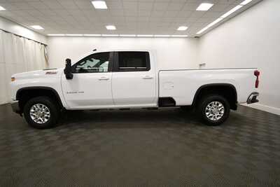 2023 Chevrolet 3500 Crew Cab, $56949. Photo 4