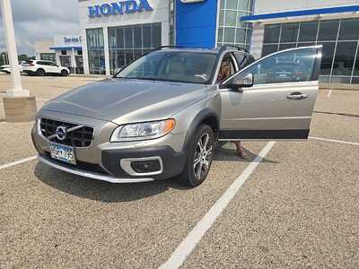 2013 Volvo XC70, $0. Photo 2