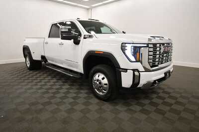 2025 GMC 3500 Crew Cab, $78849. Photo 10