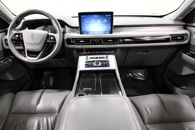 2020 Lincoln Aviator, $26849. Photo 3