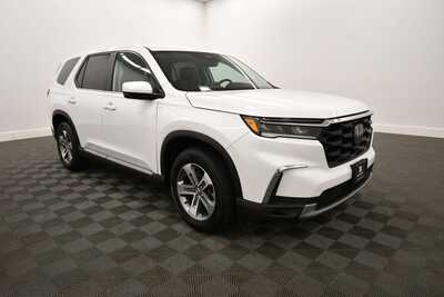 2023 Honda Pilot, $41149. Photo 10