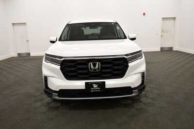 2023 Honda Pilot, $41149. Photo 11