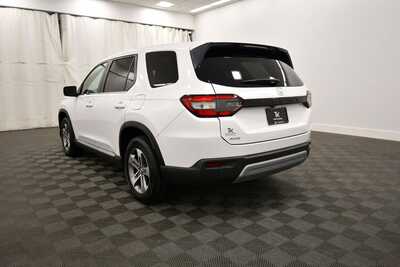 2023 Honda Pilot, $41149. Photo 5