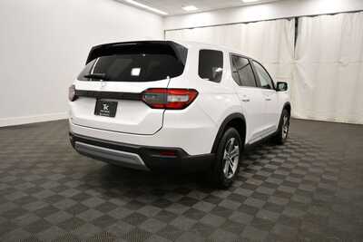 2023 Honda Pilot, $41149. Photo 8